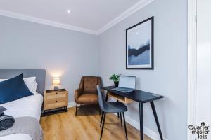 3x Bedroom Apartment that Sleeps 6x with Ample Parking