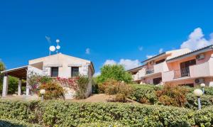 Residence with swimming-pool in Badesi, apartments with air conditioning and private outdoor area