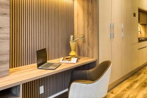 Aesthetic Studio with Private Balcony and Rooftop with Jacuzzi