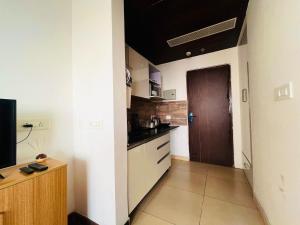 Panoramic City Views Chapter 2 -15th Floor Studio Apartment