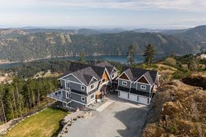 Blue Horizon Mountain Retreat B&B