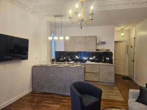 Elégant Appartement rénové type Parisien Idéalement situé aux portes de Paris et à 150 m du Métro