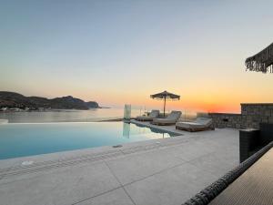 Blue Infinito Boutique Villa, Infinity Pool , Heated Jacuzzi & Panoramic Sea View