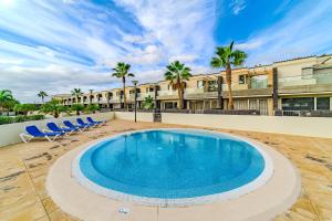 Ocean Front Line Golf and Sport Sun Bay Villas