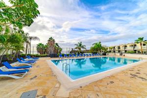 Ocean Front Line Golf and Sport Sun Bay Villas