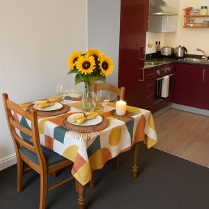 Newly Decorated Bijoux Studio Apartment -City Centre- Sleeps 2