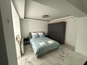 City Hall Deluxe Studio