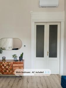 Stylish Parisian 3BR in Central Budapest, Sleeps 9