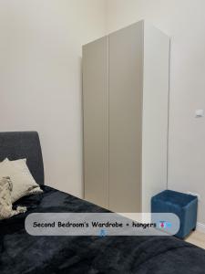 Stylish Parisian 3BR in Central Budapest, Sleeps 9