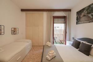 Charming 2 Suite Apt - 20 min Colosseo & Metro 5 min