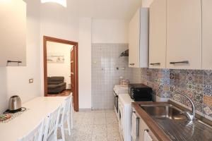 Charming 2 Suite Apt - 20 min Colosseo & Metro 5 min