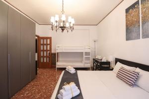 Charming 2 Suite Apt - 20 min Colosseo & Metro 5 min