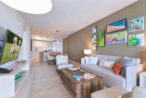 Cosy 1 Bedroom On the Beach, Ocean & City Views at LYFE Resort