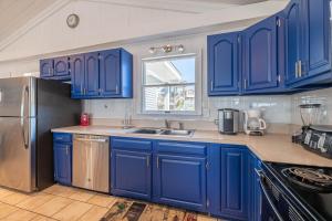 D0311 The Sailfish. Private Pool, Hot Tub, Sound Views, Pool Table, Pets OK!