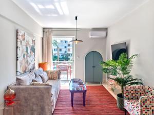 12LVE Vouliagmeni Apartment