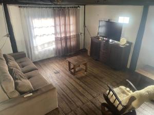 Casa azul perto do centro e caminho das praias agrestes