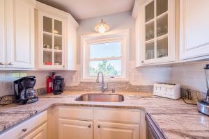 C4900 The Salty Piper - Direct Beach Access, Ocean View, Golf Nearby, WiFi!