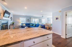 C4900 The Salty Piper - Direct Beach Access, Ocean View, Golf Nearby, WiFi!