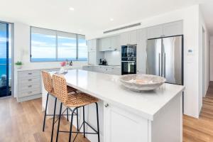 Beachfront Surfers Paradise Berkeley By The Sea