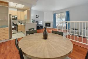 Urban retreat- Quiet comfy 1 bedroom condo near LAX