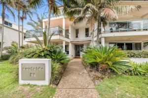 Byron Surfside 4 at Clarkes Beach