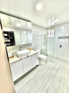 Luxury Beach Retreat Modern 1BR and Pool