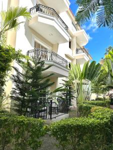 Luxury Beach Retreat Modern 1BR and Pool