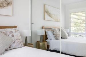 Ocean Breeze - Metres to Shoal Bay Beach