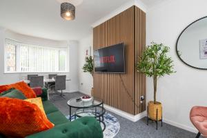 Luxury House - Brand New - Parking - Sleeps 5