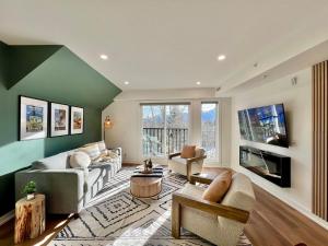 Luxury 2 Bedroom Mountain View Condo