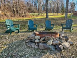 Mountain View Log Cabin - Cozy cabin in the Blue Ridge Mountains- New Property!