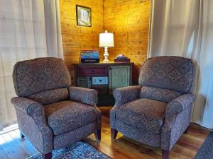 Mountain View Log Cabin - Cozy cabin in the Blue Ridge Mountains- New Property!