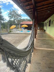 Casa com piscina no centro da serra do cipó
