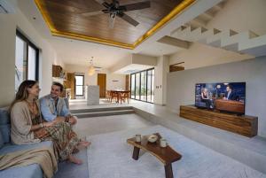 6BR Luxury Villa Perla with 2 Pools & Game Room