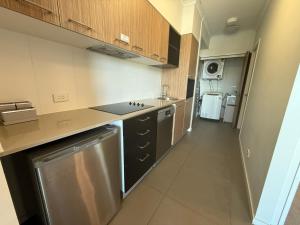 Modern Riverside Suites in Mackay CBD with Pool and Parking