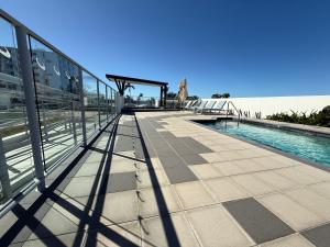 Modern Riverside Suites in Mackay CBD with Pool and Parking