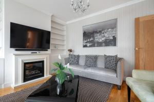 Westfield Luxe Stay 3BR White City Up to 7 AC
