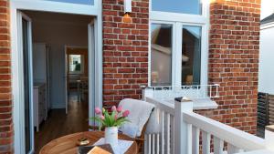 Villa Johanna App 1- mit zwei Balkonen & Garten - nur wenige Schritte vom Strand