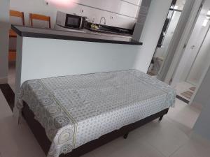 Apto com suíte, varanda e vista para o mar