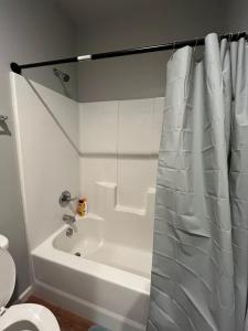 2BR Townhome in Valdosta Private Convenient Spacious