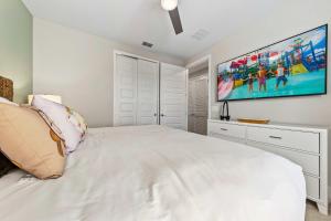 Poolside Retreat at ReResort Steps from the Water & Minutes to Disney