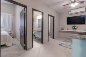 Lumora - Cozy 2-BD Condo in French Cay