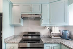 Lumora - Cozy 2-BD Condo in French Cay