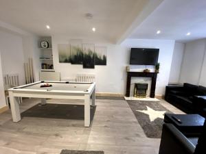 Valley Facing Home Sleeps 8