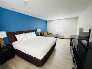 Hallmark Inn & Suites Newly Renovated Rooms San Antonio Northeast