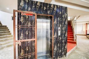 Super Collection O Infocity Metro Station Gandhinagar Formerly Hotel Grand Krishna