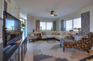 Blue Water Keyes - 708