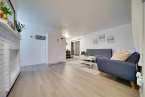 Near Tech Hub and Transit Central Bellevue Home