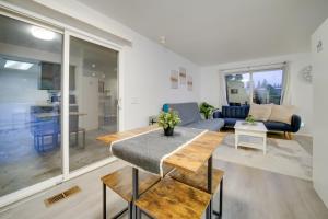 Near Tech Hub and Transit Central Bellevue Home