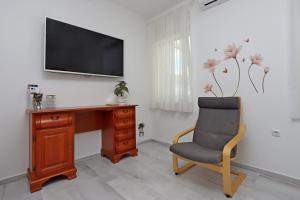 Apartments with parking space Senj - 21500